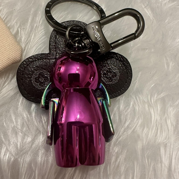 Louis V Multicolor Keychain - Picture 3 of 8